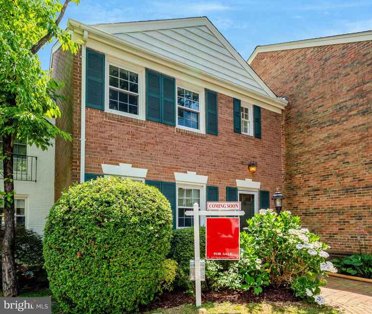 Photo of 3221 Adams Ct Fairfax, VA 22030