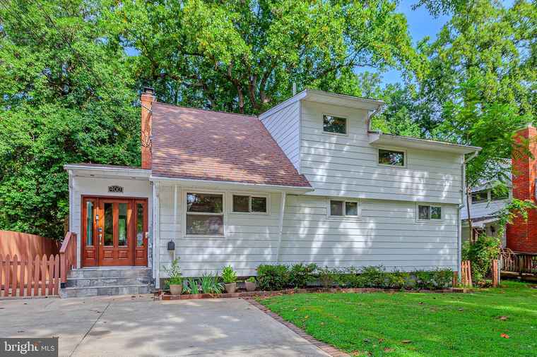 Photo of 400 Calvin Ln Rockville, MD 20851