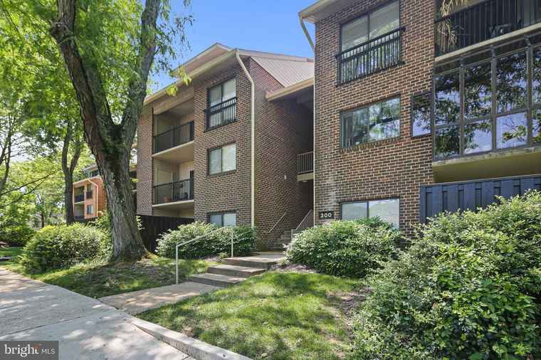 Photo of 300 Hilltop Ln Unit 300K Annapolis, MD 21403