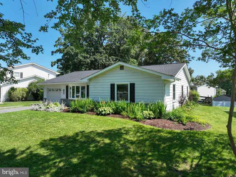 Photo of 899 Winterhaven Dr Gambrills, MD 21054