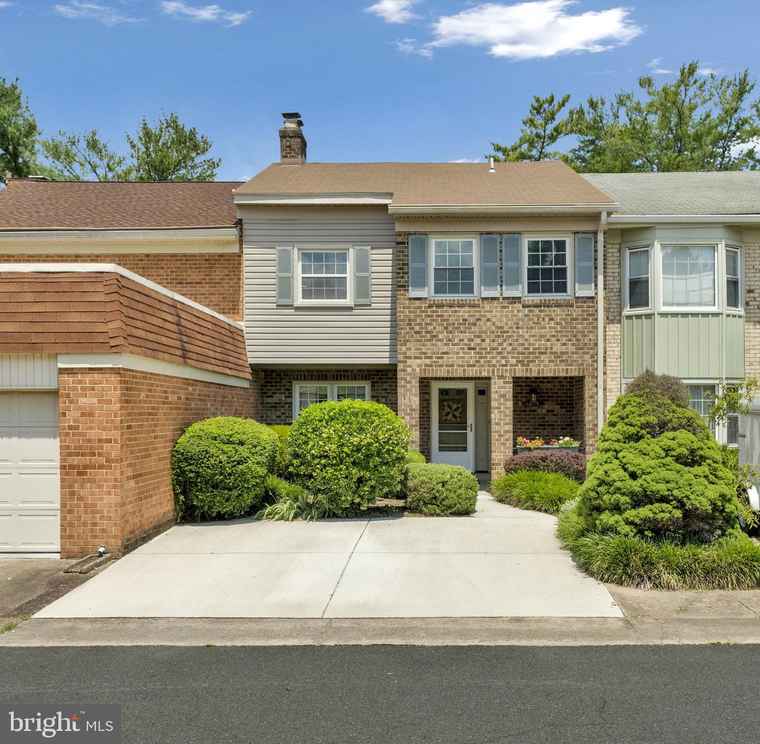 Photo of 1013 Moorefield Hill Grv SW Vienna, VA 22180