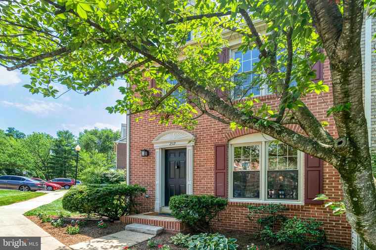 Photo of 212 Ellsworth St Alexandria, VA 22314