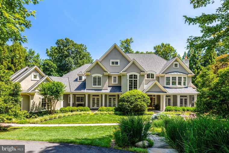Photo of 870 Alvermar Ridge Dr Mclean, VA 22102