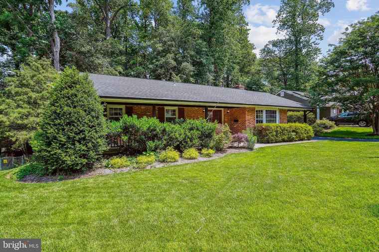 Photo of 8210 Briar Creek Dr Annandale, VA 22003