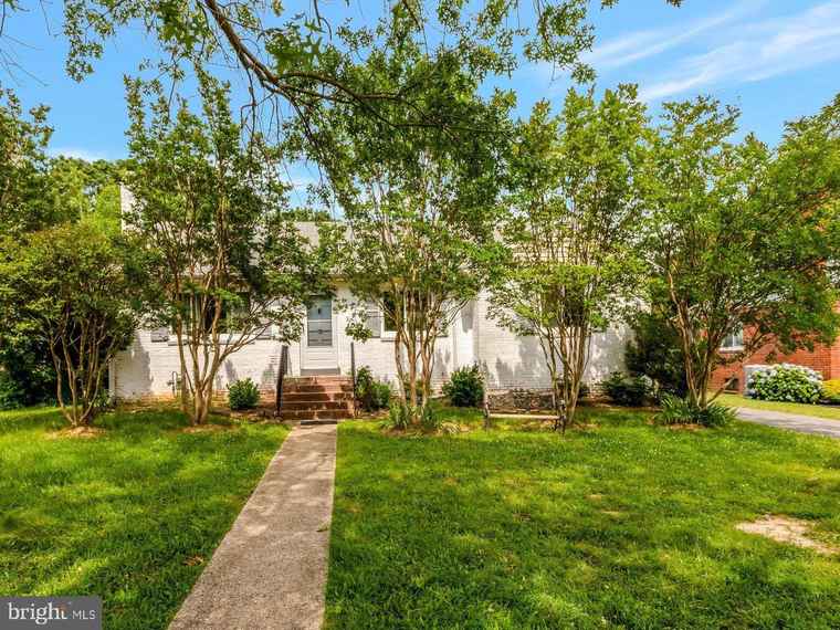 Photo of 6005 Frederick St Springfield, VA 22150