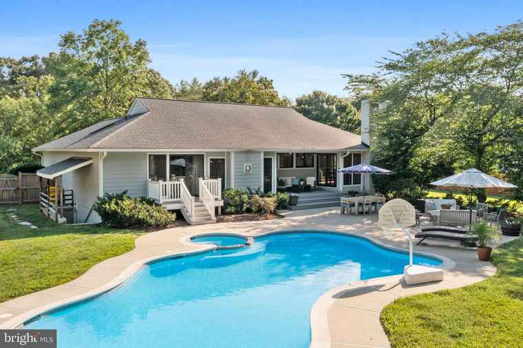 Photo of 436 Rivendell Ln Severna Park, MD 21146