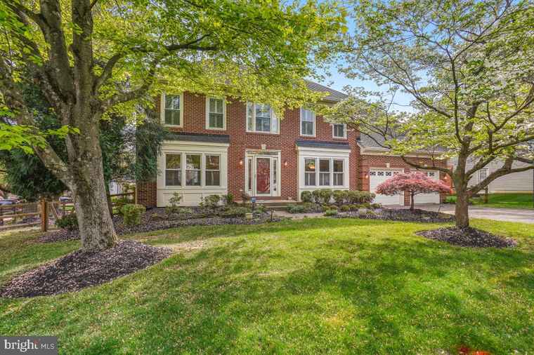 Photo of 10 Leatherleaf Ct Gaithersburg, MD 20878