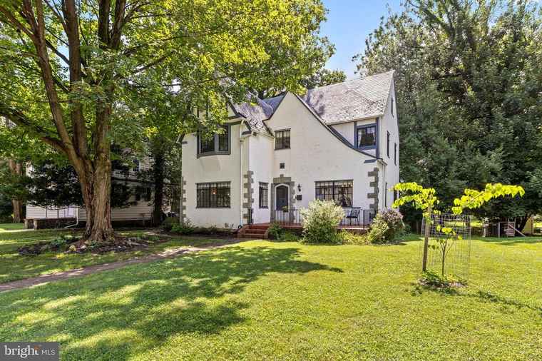 Photo of 502 Nottingham Rd Baltimore, MD 21229