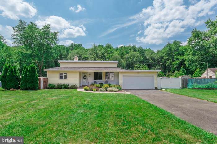 46 Manor Ln, Yardley, PA 19067 | MLS# PABU2053398 | Redfin