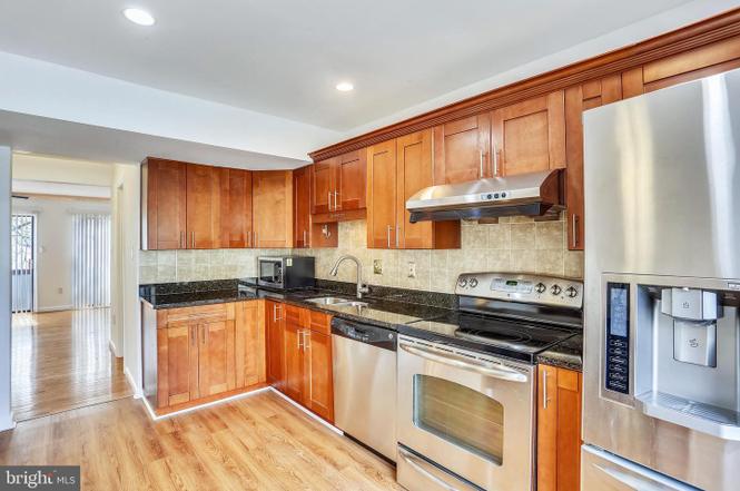 homu ② 18564 Split Rock Ln, Germantown, MD 20874 | Redfin
