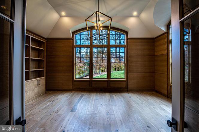 8117 Spring Hill Farm Dr, Mclean, VA 22102