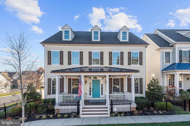 DC×GYDA  
GRAPHIC LEGGINS 11431 Iager Blvd, Fulton, MD 20759 | Redfin