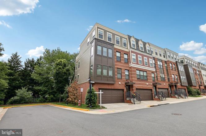 3959 Norton Pl, Fairfax, VA 22030 | Redfin