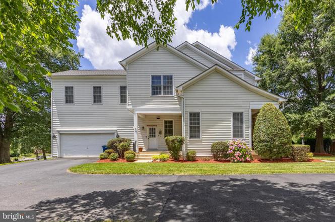 【中古】 Home By Dark SteveGillette＆CindyMangsen 13709 Saddlecreek Dr, Louisville, KY 40245 | Zillow