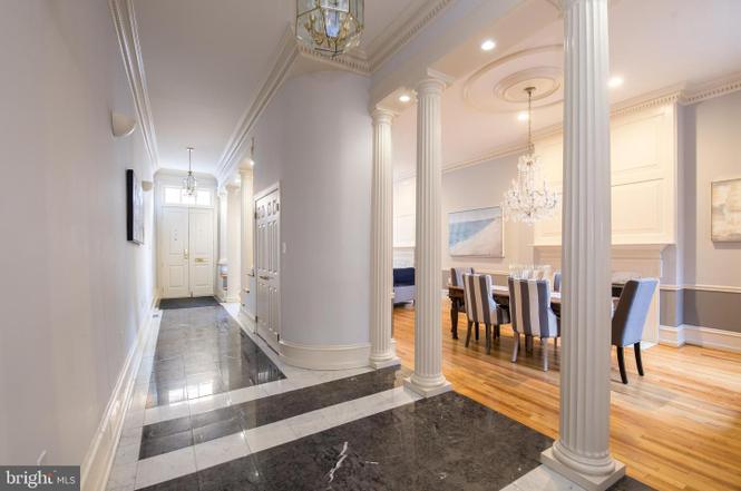 528 Spruce St, Philadelphia, PA 19106