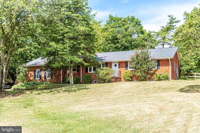 16679 Woodgrove Rd, Round Hill, VA 20141 | MLS# VALO417574 ...