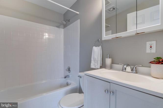 1420 Clifton St NW #405, Washington, DC 20009