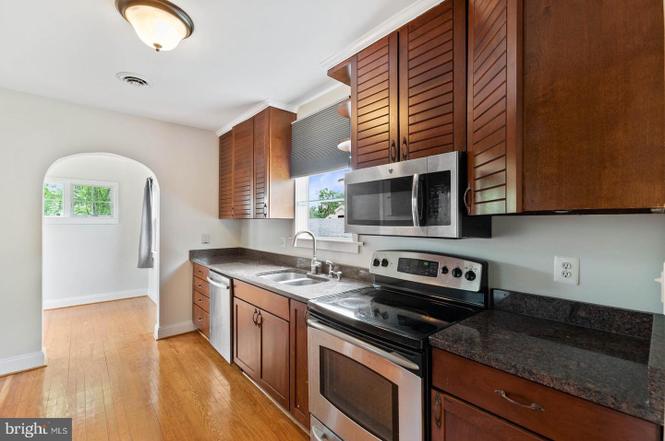 3423 7th St S, Arlington, VA 22204