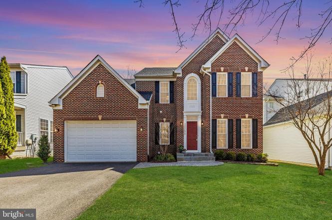 【中古】 Home By Dark SteveGillette＆CindyMangsen 13709 Saddlecreek Dr, Louisville, KY 40245 | Zillow