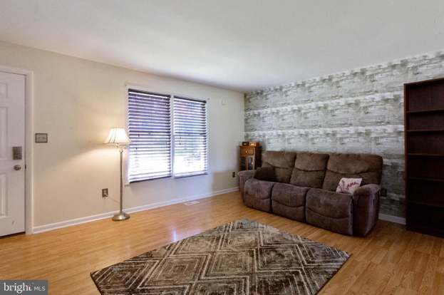 114 S Church St Westminster Md 21157 3 Beds 1 5 Baths