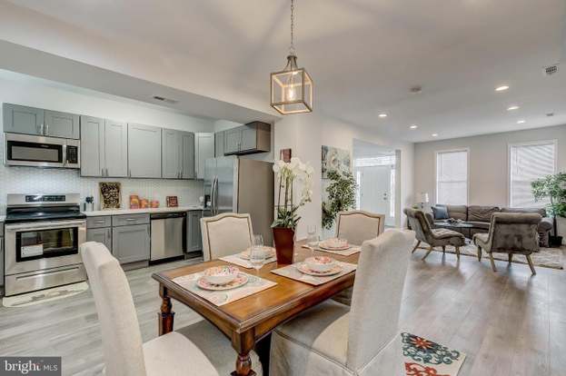 Townhouse Baltimore Md With Images Townhouse Home Decor Home