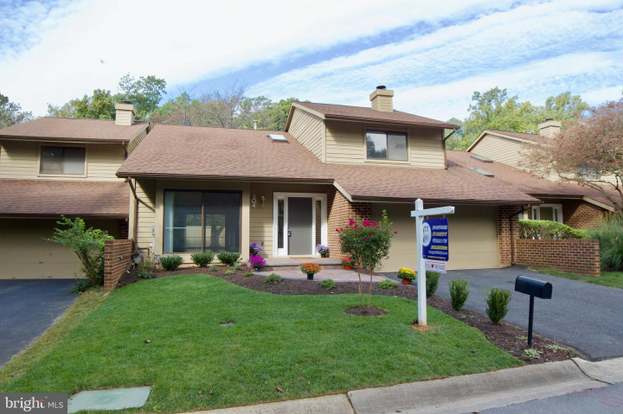 Bonnie Winkler Maureen Nichols With Team Bonnie Maureen Of Re Max Realty Plus Just Listed 1028 Veirs Mill Road Rockvil Hardwood Floors Outdoor Structures Full Bath