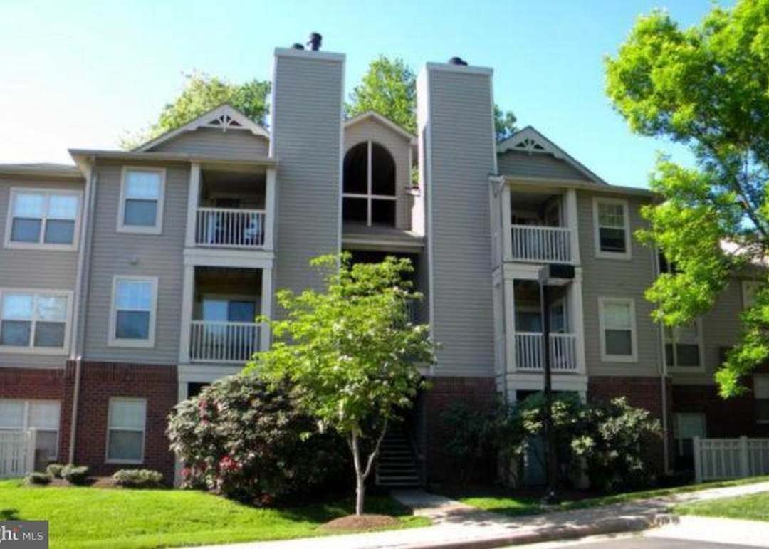 11704 Olde English Dr Unit J, Reston, VA 20190