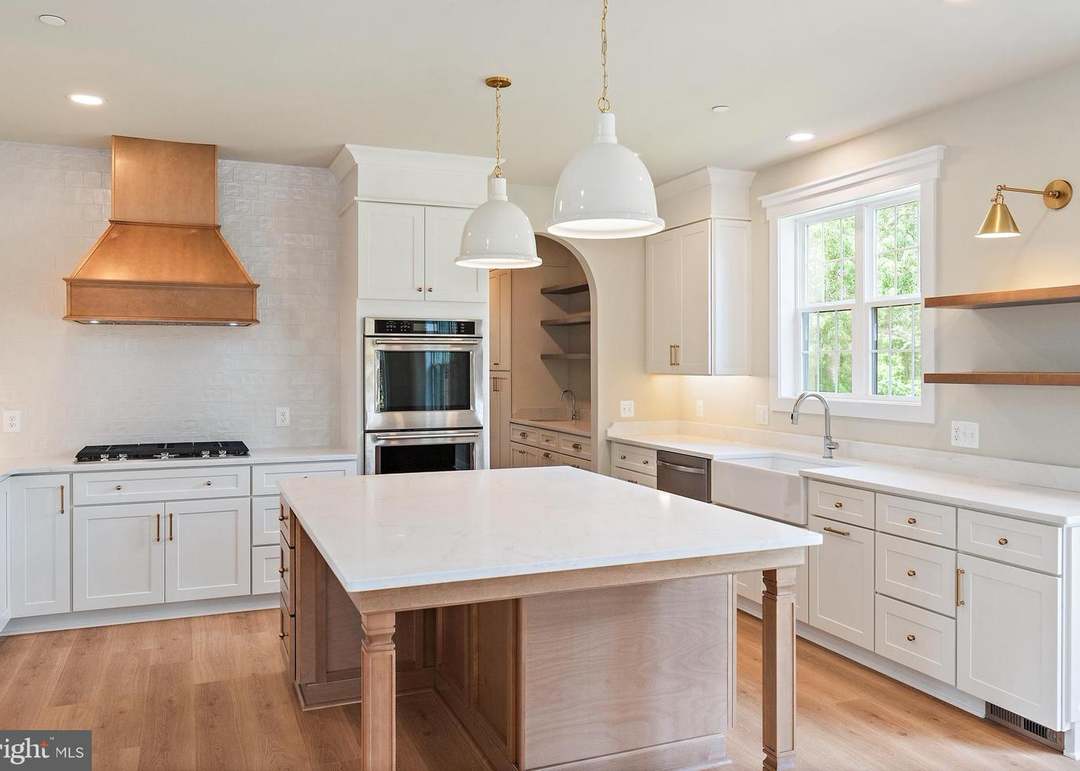 21 Stratford Dr, Severna Park, MD 21146