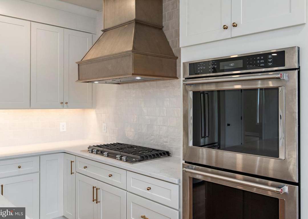 21 Stratford Dr, Severna Park, MD 21146