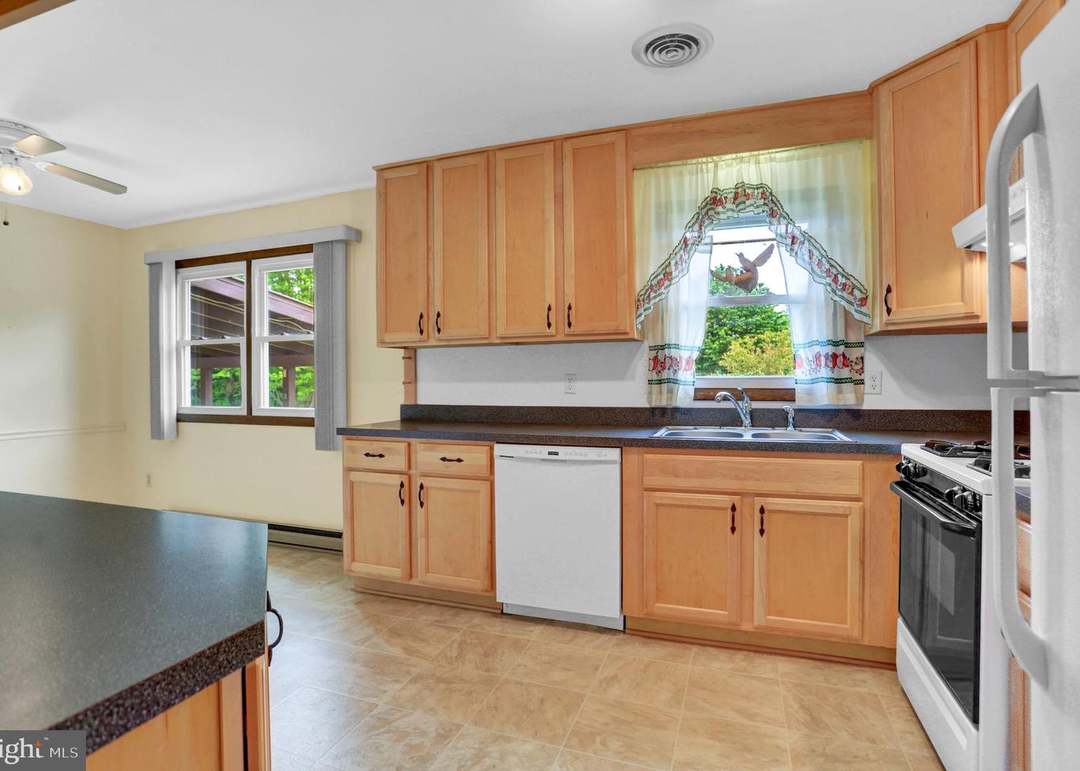 5886 Sheller Rd, Chambersburg, PA 17202