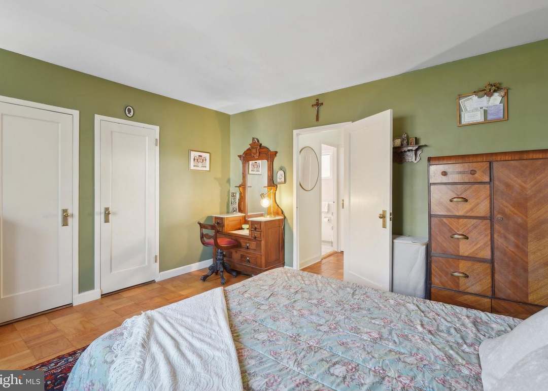 3734 Valley Dr, Alexandria, VA 22302