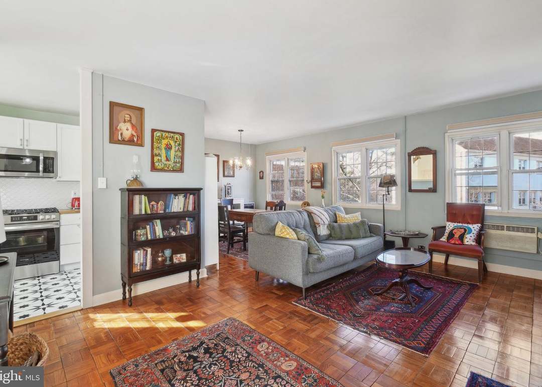 3734 Valley Dr, Alexandria, VA 22302