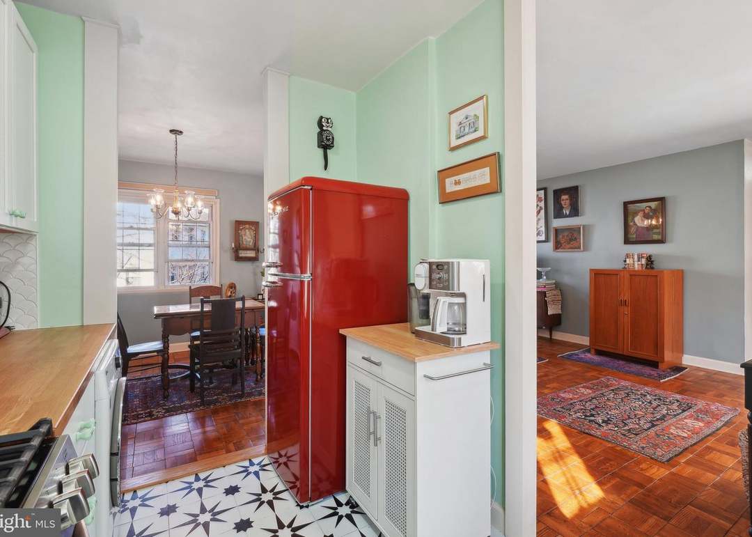 3734 Valley Dr, Alexandria, VA 22302