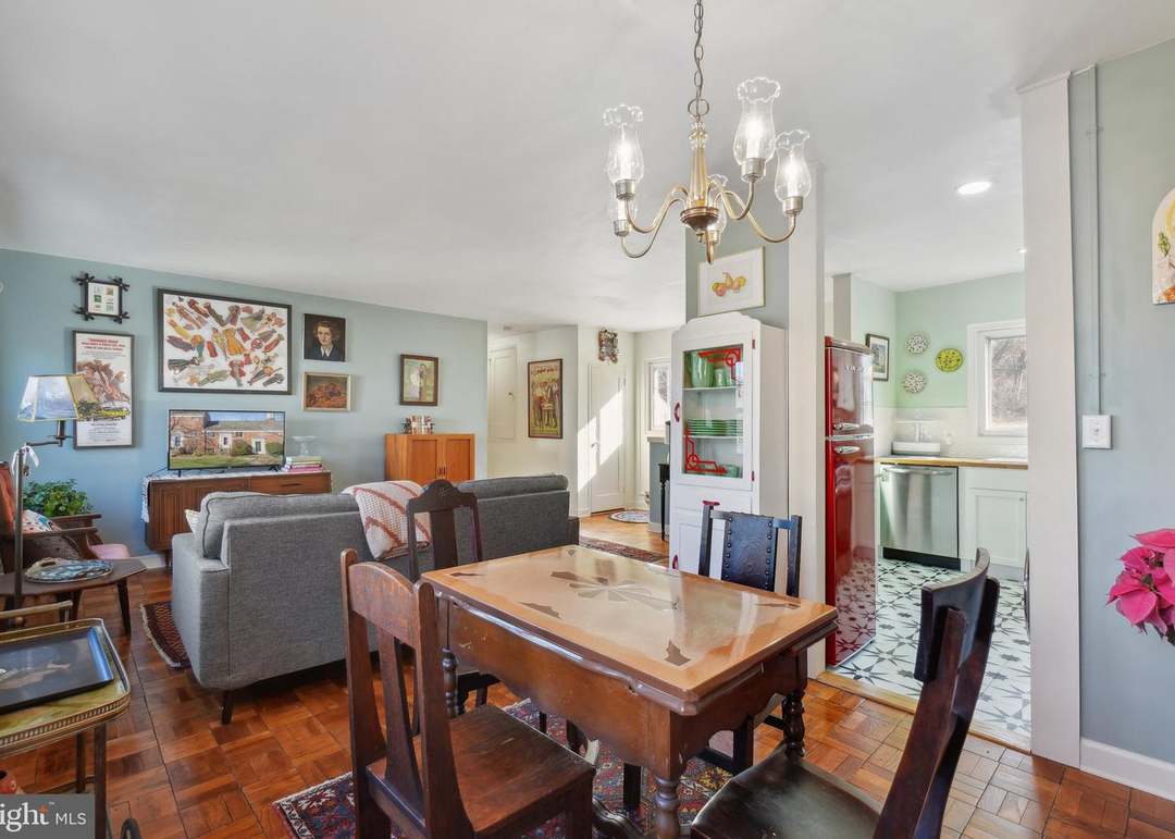 3734 Valley Dr, Alexandria, VA 22302