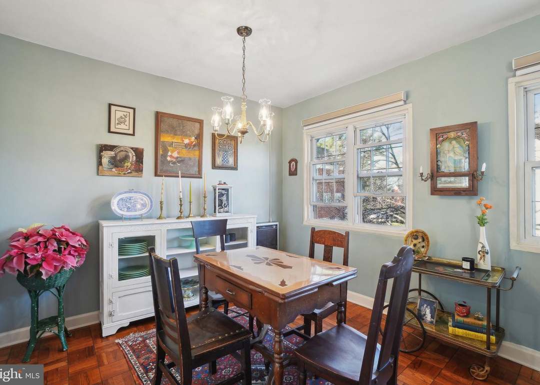 3734 Valley Dr, Alexandria, VA 22302