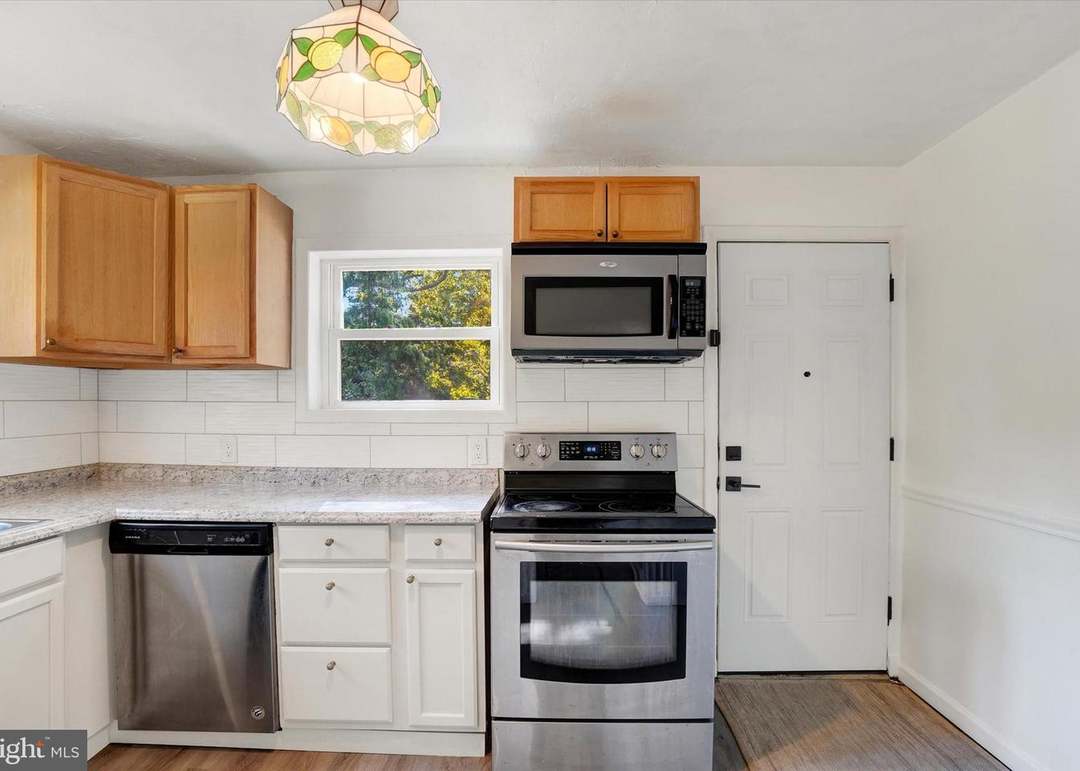 1596 Old Farm Ln, York, PA 17403