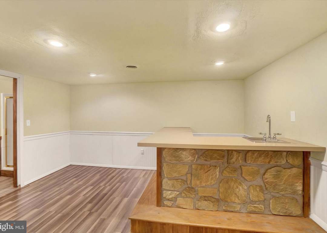 1596 Old Farm Ln, York, PA 17403