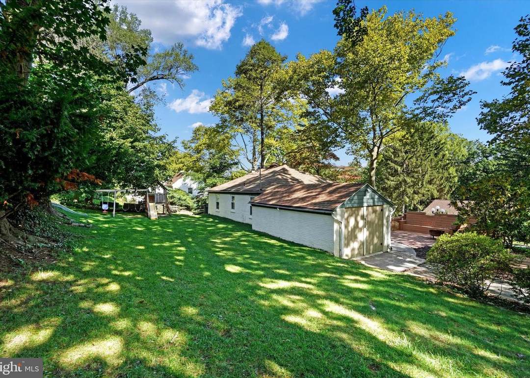 1596 Old Farm Ln, York, PA 17403