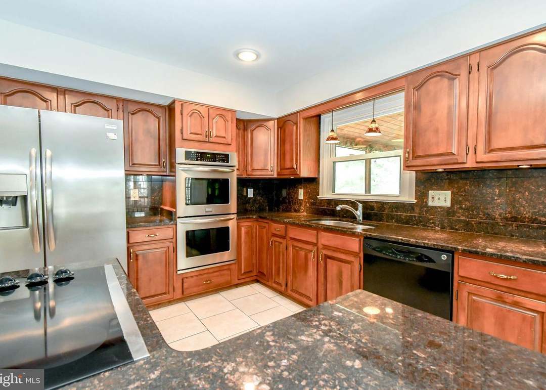 7902 Sleepy Brook Ct, Springfield, VA 22153