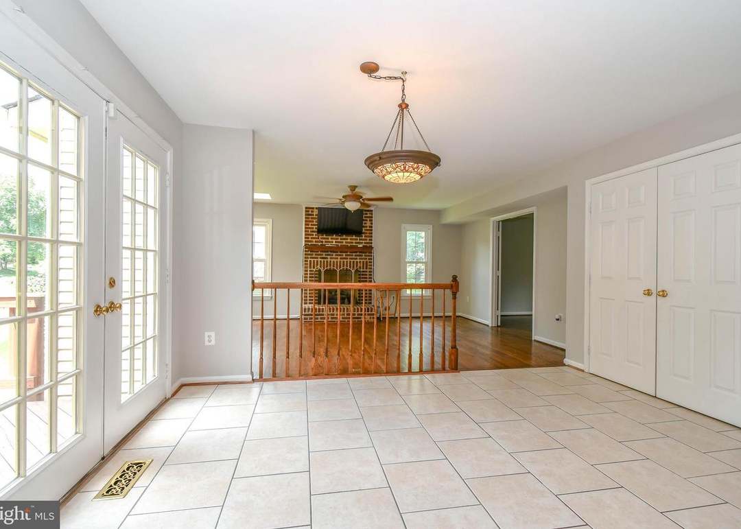 7902 Sleepy Brook Ct, Springfield, VA 22153