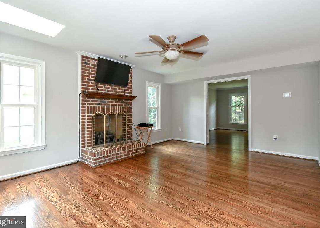 7902 Sleepy Brook Ct, Springfield, VA 22153
