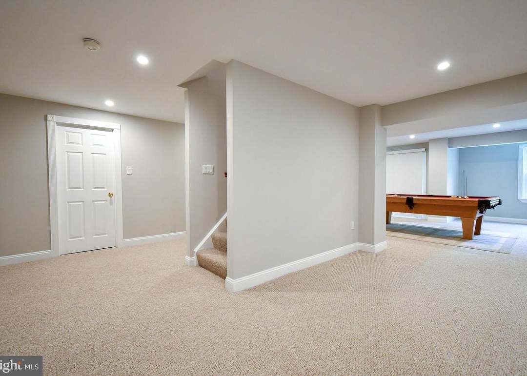 7902 Sleepy Brook Ct, Springfield, VA 22153