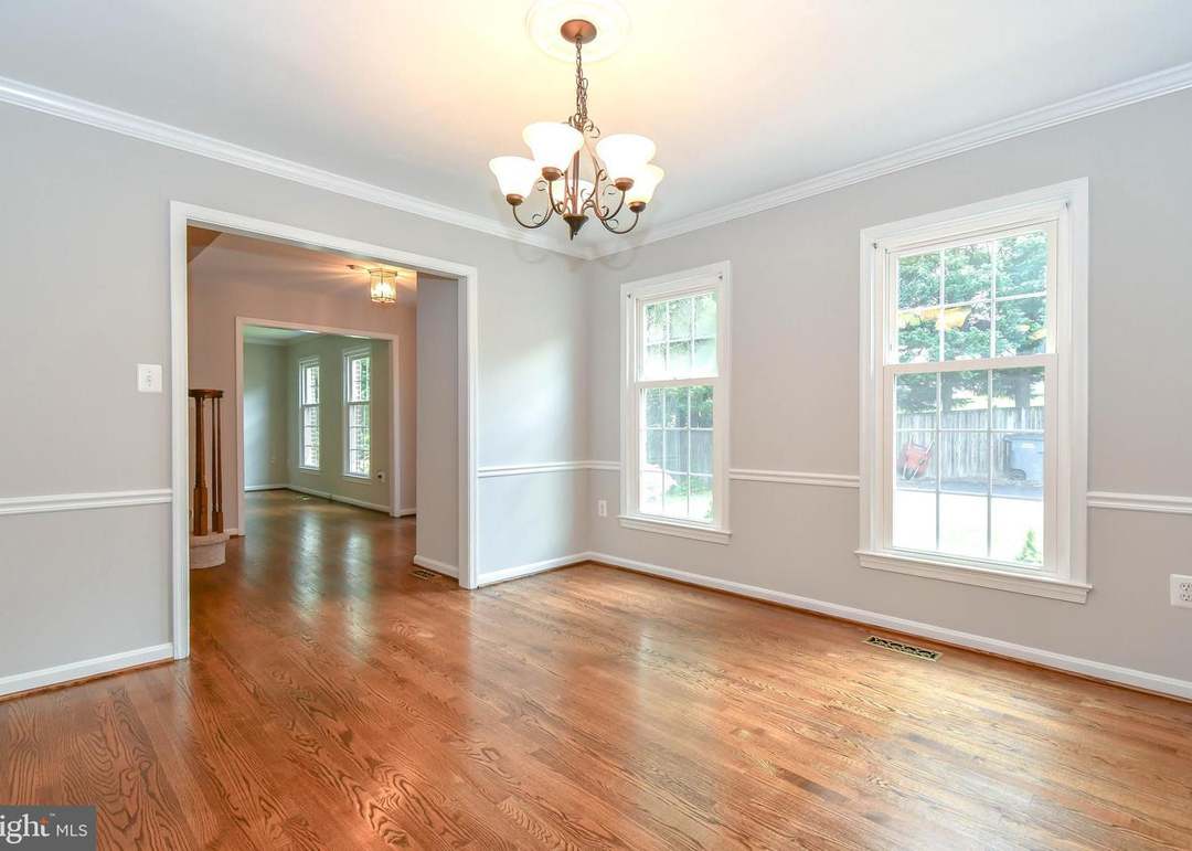 7902 Sleepy Brook Ct, Springfield, VA 22153