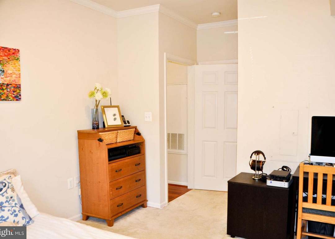1520 North Point Dr #101, Reston, VA 20194
