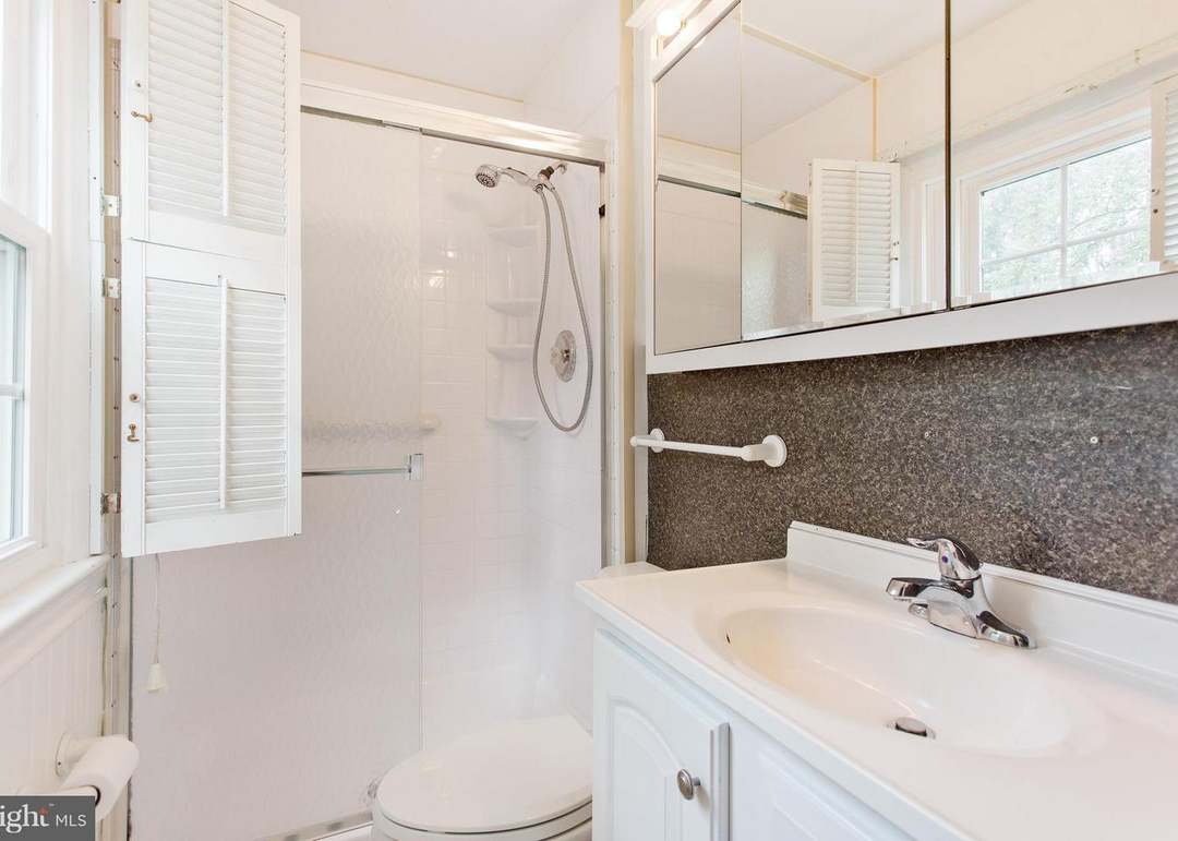 16214 Gales St, Laurel, MD 20707