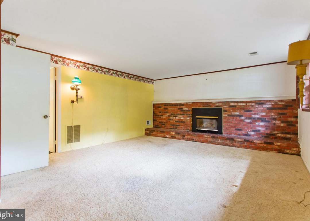 16214 Gales St, Laurel, MD 20707