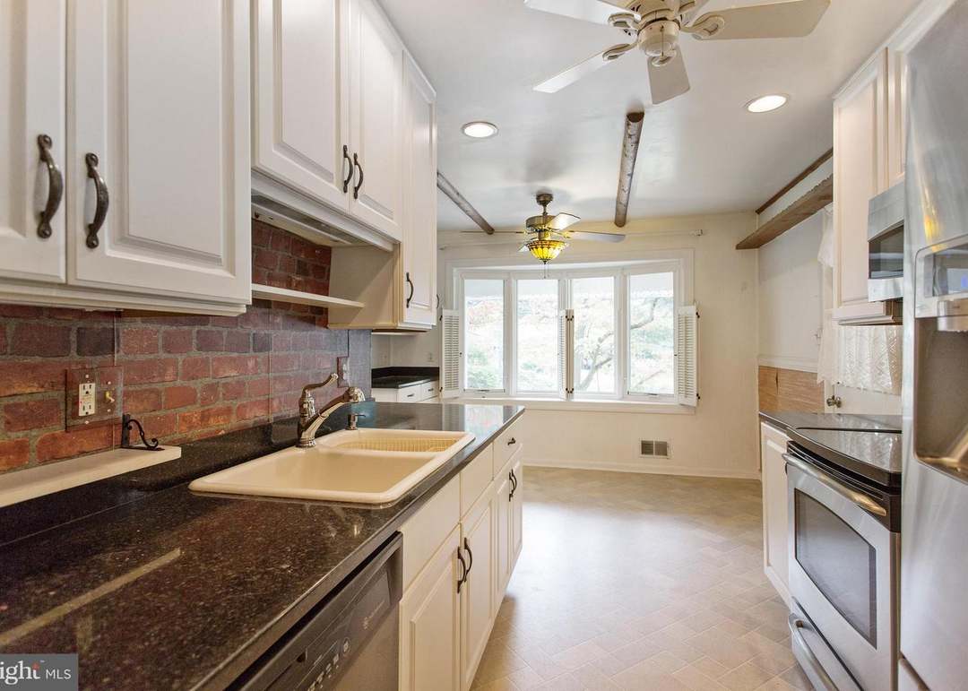 16214 Gales St, Laurel, MD 20707