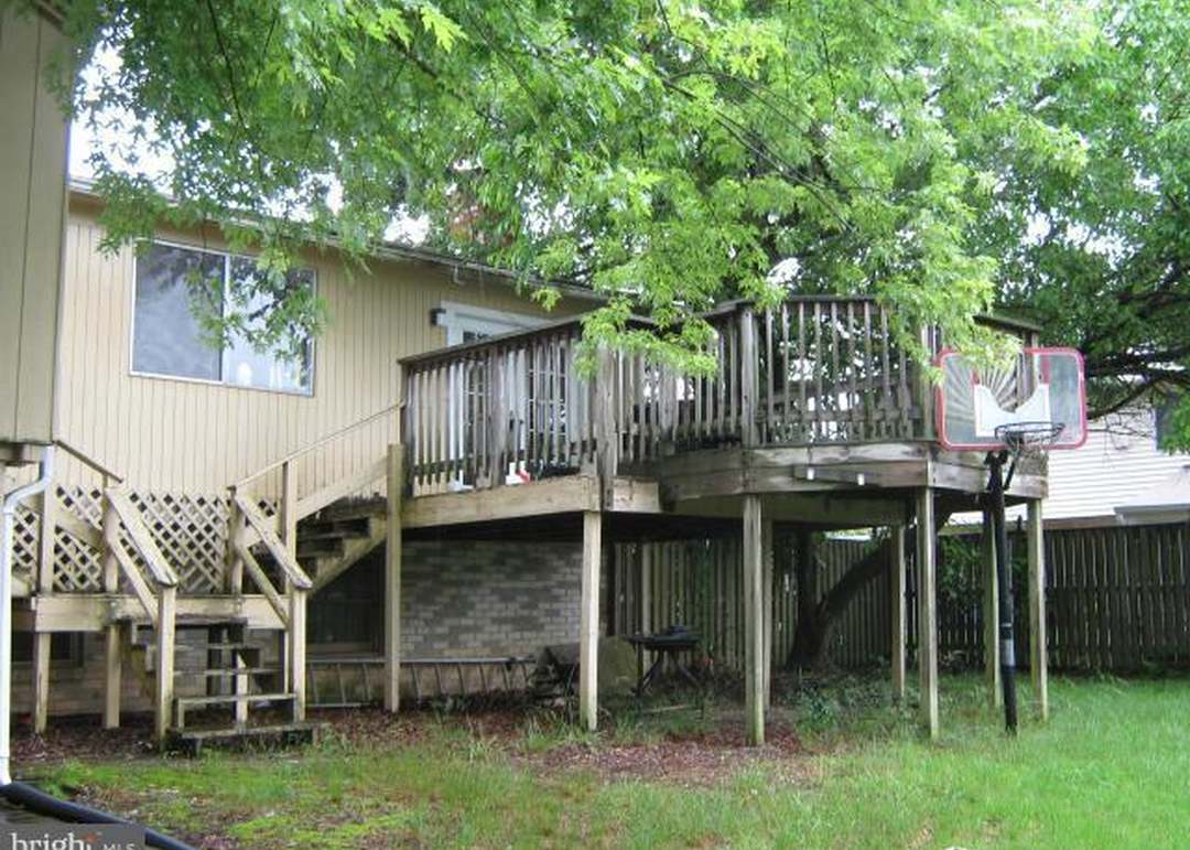 8802 Canberra Dr, Clinton, MD 20735