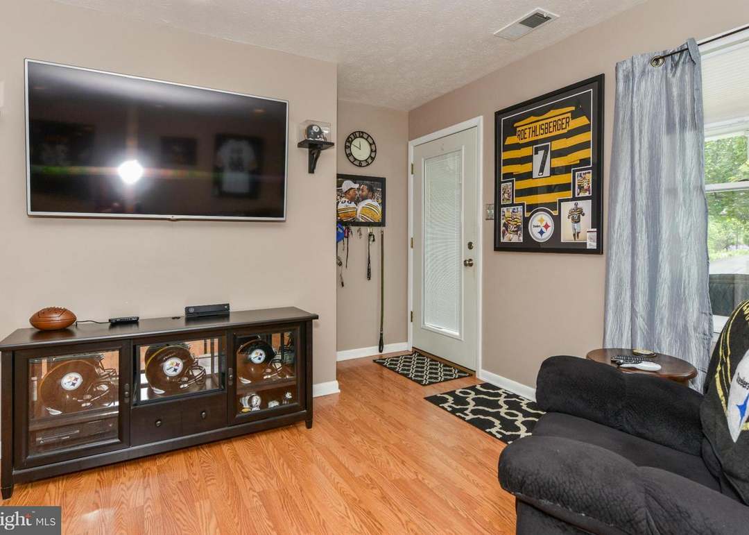 107 Robin Ave, Stephens City, VA 22655