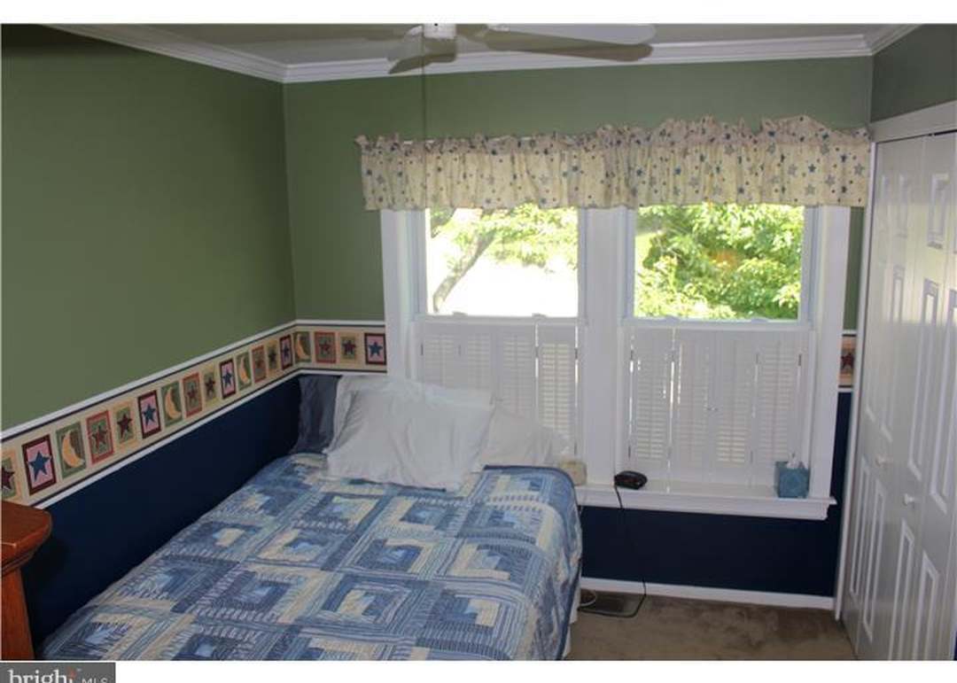 155 Barley Sheaf Dr, East Norriton, PA 19403